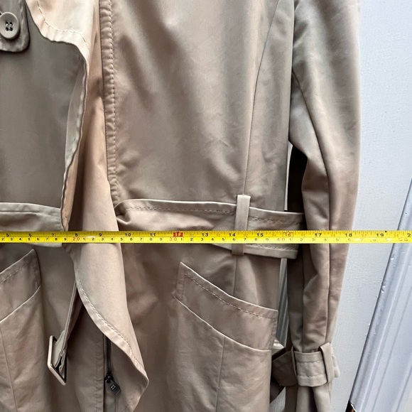 Trench coat with ruffle front BCBC Max Azria small - Picture 11 of 12